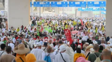 بعثة حج الجمعيات الأهلية تراقب إقامة الحجاج في منى خلال أيام التشريق.