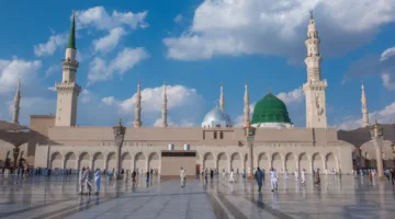 دعاء زيارة المسجد النبوي: الأمور المستحبة للزائر عند قبر الرسول عليه الصلاة والسلام