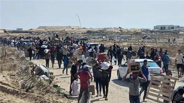 استشهاد ثلاثة فلسطينيين وإصابة آخرين نتيجة قصف في خان يونس استشهاد ثلاثة فلسطينيين وإصابة آخرين نتيجة قصف في خان يونس