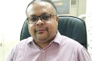 وظهر خالد كأنه في زي الواعظين