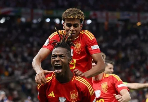 بث مباشر لمباراة نهائي دوري الأمم الأوروبية بين إسبانيا والبرتغال اليوم بث مباشر لمباراة نهائي دوري الأمم الأوروبية بين إسبانيا والبرتغال اليوم