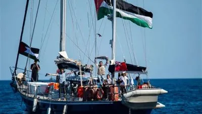 مهمة رمزية لفك الحصار.. سفينة الحرية تقترب من غزة في ظل تهديدات إسرائيلية بالتصدي لها مهمة رمزية لفك الحصار.. سفينة الحرية تقترب من غزة في ظل تهديدات إسرائيلية بالتصدي لها