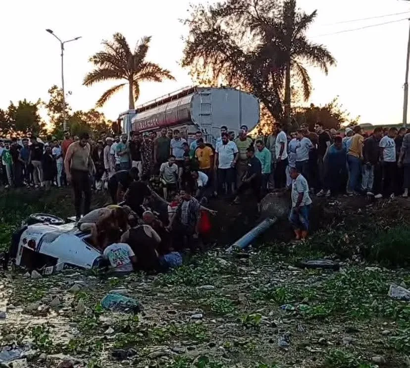 كارثة مروعة في المنصورة.. وفاة 7 أشخاص جراء انقلاب ميكروباص في مصرف منية سندوب (الأسماء) كارثة مروعة في المنصورة.. وفاة 7 أشخاص جراء انقلاب ميكروباص في مصرف منية سندوب (الأسماء)
