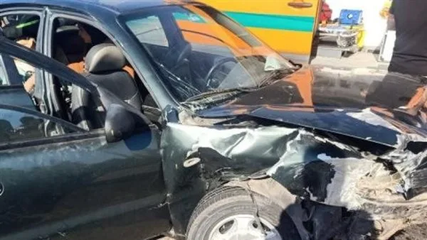 اصطدام سيارتين على طريق السخنة في السويس يؤدي إلى جرح 18 شخصًا