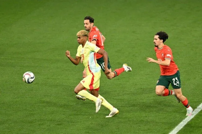 إسبانيا تتفوق على البرتغال 2-1 في الشوط الأول من نهائي دوري الأمم الأوروبية «فيديو» إسبانيا تتفوق على البرتغال 2-1 في الشوط الأول من نهائي دوري الأمم الأوروبية «فيديو»