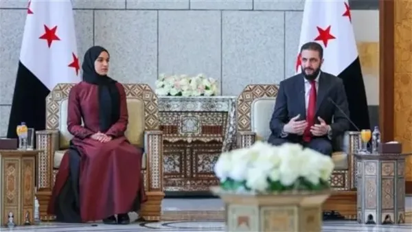 حول زوجته: القانون يروي كيف عاشت معي هاربين في الكهوف وابتت متمسكة بي دون تردد. حول زوجته: القانون يروي كيف عاشت معي هاربين في الكهوف وابتت متمسكة بي دون تردد.