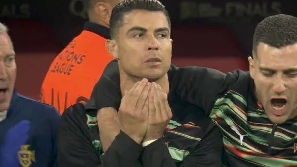 دعاء المسلمين: رونالدو يتسبب في جدل خلال ركلات الترجيح بين البرتغال وإسبانيا دعاء المسلمين: رونالدو يتسبب في جدل خلال ركلات الترجيح بين البرتغال وإسبانيا