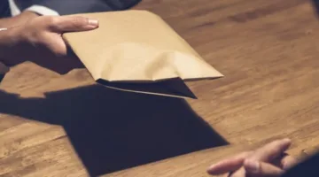 تمديد حبس رجل أعمال متهم بتقديم رشوة لمدة 45 يومًا في أكتوبر