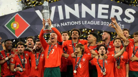 منتخب البرتغال يتوج ببطولة دوري أمم أوروبا للمرة الثانية في تاريخه. منتخب البرتغال يتوج ببطولة دوري أمم أوروبا للمرة الثانية في تاريخه.