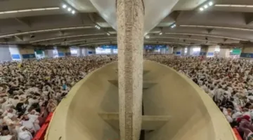 ضيوف الرحمن ينهون رمي الجمرات في اليوم الثالث من أيام التشريق بأجواء مليئة بالتقدير والاحترام.