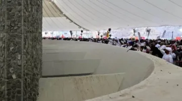 حجاج بيت الله ينتهون من رمي الجمرات في اليوم الثالث من أيام التشريق.
