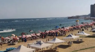 في أجواء احتفالية.. شواطئ الإسكندرية ترحب بالزوار في اليوم الرابع من عيد الأضحى المبارك