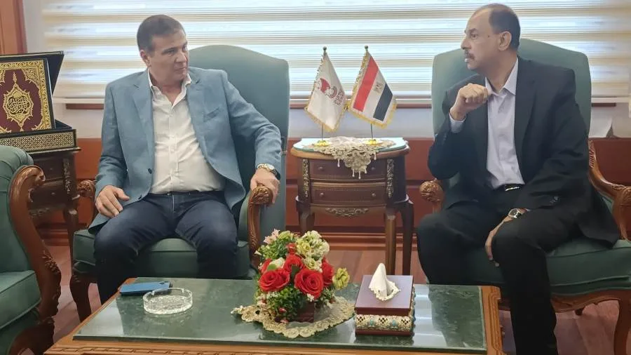 وزير الزراعة يناقش مع محافظ سوهاج طرق تعزيز التنمية الزراعية ومساندة المزارعين في المحافظة وزير الزراعة يناقش مع محافظ سوهاج طرق تعزيز التنمية الزراعية ومساندة المزارعين في المحافظة