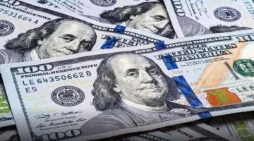 الدولار يتراجع في انتظار محادثات التجارة بين الولايات المتحدة والصين