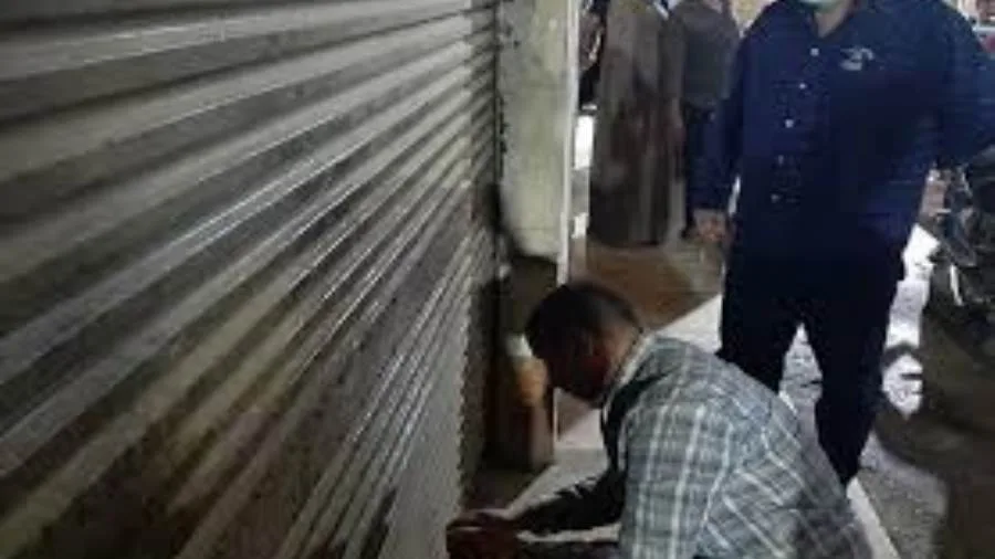 تحرير 137 مخالفة لعدد من المتاجر لم تمتثل لقرار الإغلاق خلال 24 ساعة تحرير 137 مخالفة لعدد من المتاجر لم تمتثل لقرار الإغلاق خلال 24 ساعة
