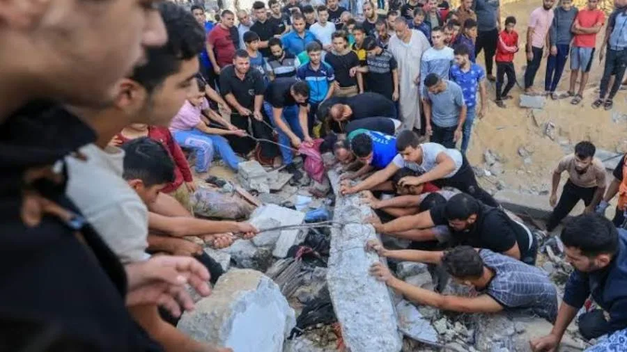 مقتل ثلاثة فلسطينيين وإصابة آخرين نتيجة قصف إسرائيلي على حي الزيتون في غزة