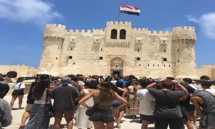 إقبال ملحوظ على قلعة قايتباي في الإسكندرية خلال اليوم الرابع من عيد الأضحى المبارك إقبال ملحوظ على قلعة قايتباي في الإسكندرية خلال اليوم الرابع من عيد الأضحى المبارك