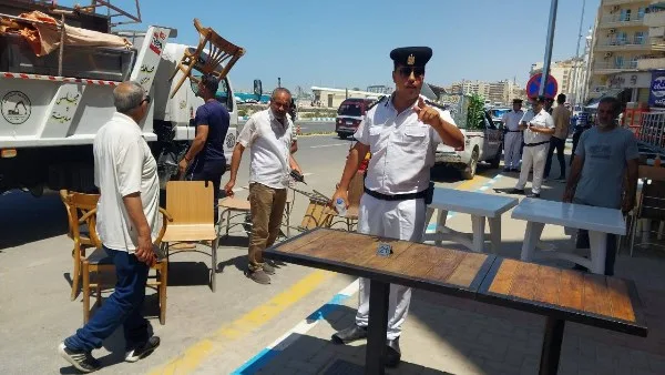 حملة شاملة لإزالة الإشغالات غير القانونية على كورنيش مرسى مطروح حملة شاملة لإزالة الإشغالات غير القانونية على كورنيش مرسى مطروح