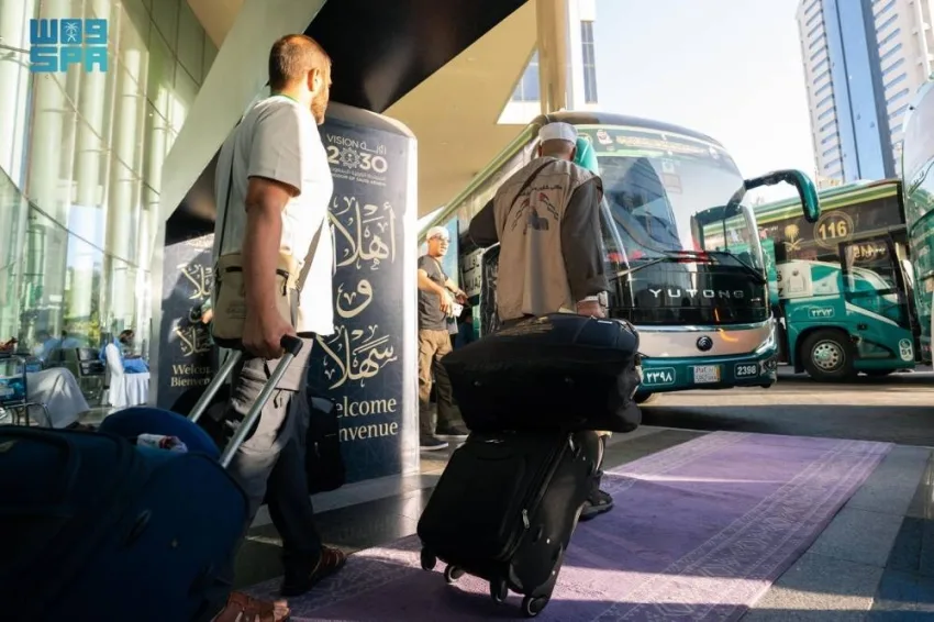 بعد انتهاء فريضة الحج.. ضيوف برنامج خادم الحرمين الشريفين للحج يتجهون إلى المدينة المنورة بعد انتهاء فريضة الحج.. ضيوف برنامج خادم الحرمين الشريفين للحج يتجهون إلى المدينة المنورة