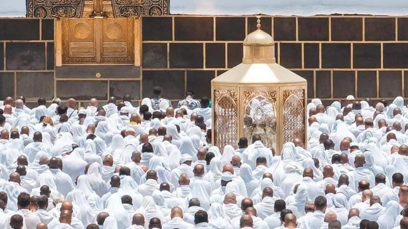 بث مباشر: الحجاج ينفذون طواف الوداع تحضيرًا لمغادرة مكة بث مباشر: الحجاج ينفذون طواف الوداع تحضيرًا لمغادرة مكة