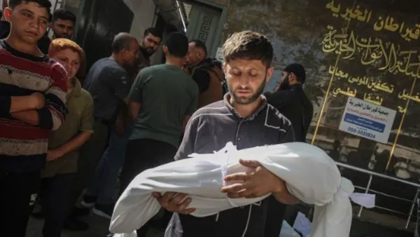 32 شهيدًا في غزة نتيجة نيران الجيش الإسرائيلي منذ الفجر 32 شهيدًا في غزة نتيجة نيران الجيش الإسرائيلي منذ الفجر