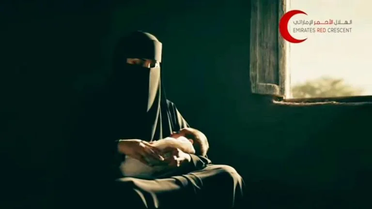 من الفزع إلى التفاؤل: مساعدة إماراتية تنقذ حياة رضيع يمني
