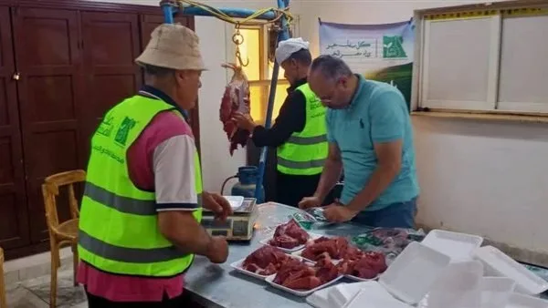 محافظ الوادي الجديد: توزيع 50 رأساً من المواشي كأضاحي على الأسر المحتاجة