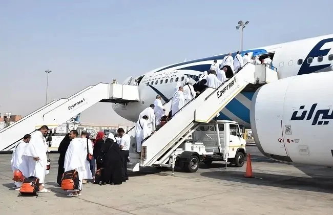 مصر للطيران تنظم 10 رحلات غدًا لإعادة حجاج بيت الله الحرام. مصر للطيران تنظم 10 رحلات غدًا لإعادة حجاج بيت الله الحرام.