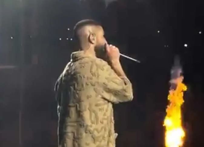 أحمد سعد لجمهوره في الساحل الشمالي: “لقد عدت للتو من الحج وأنا في حالة توبة” أحمد سعد لجمهوره في الساحل الشمالي: “لقد عدت للتو من الحج وأنا في حالة توبة”