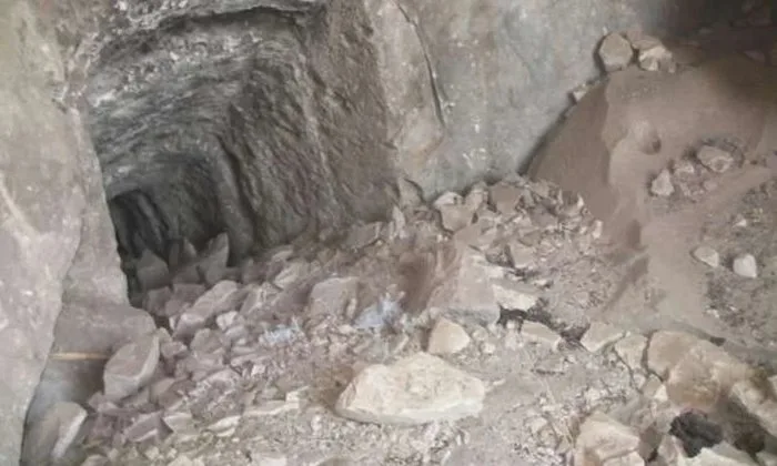 تسبب انهيار رمال في وفاة عاملين أثناء بحثهما عن الآثار في العياط. تسبب انهيار رمال في وفاة عاملين أثناء بحثهما عن الآثار في العياط.