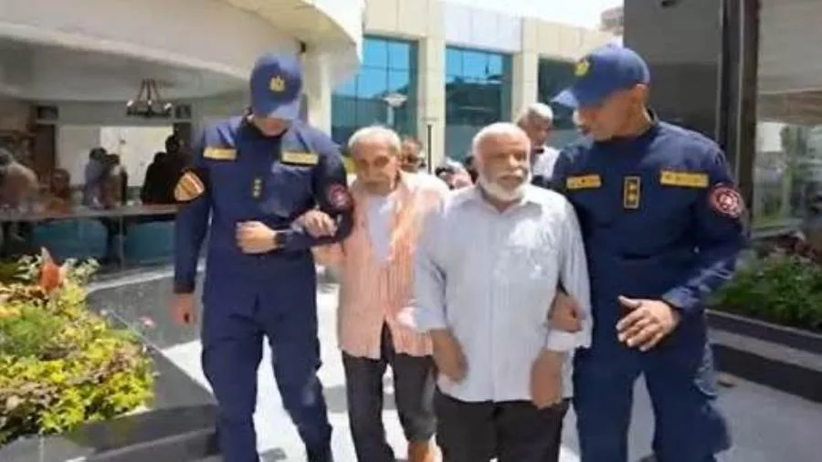 وزارة الداخلية تحتفل بعيد الأضحى مع كبار السن وتوزع عليهم الهدايا وزارة الداخلية تحتفل بعيد الأضحى مع كبار السن وتوزع عليهم الهدايا