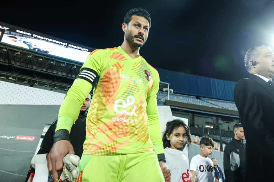العملاق يوقع مع الأهلي لمدة عامين.. وتعليق مجلس الخطيب على احتفال بيراميدز بالدوري