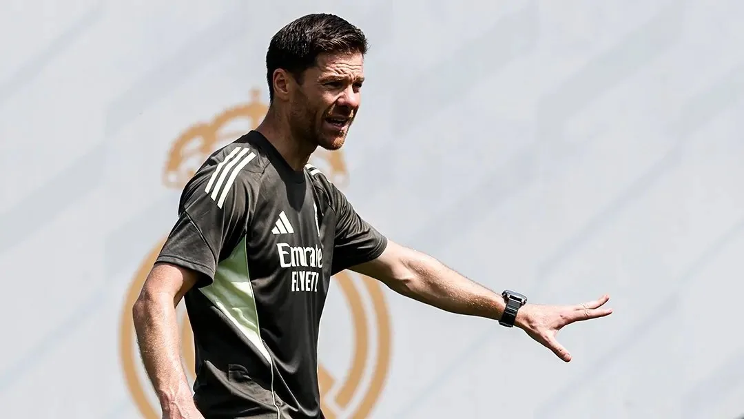 تشابي ألونسو يتولى التدريب الأول لريال مدريد تحضيرًا لكأس العالم تشابي ألونسو يتولى التدريب الأول لريال مدريد تحضيرًا لكأس العالم