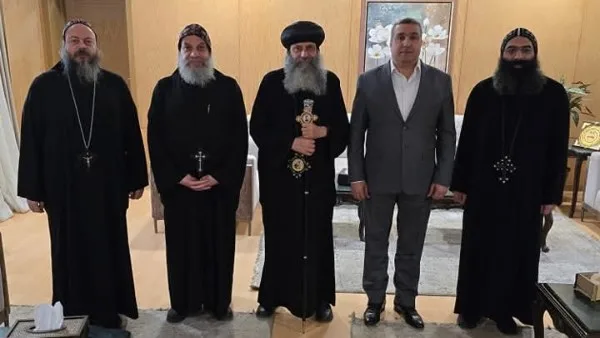 رئيس الدير المحرق يقوم بزيارة مديرية أمن أسيوط لتهنئتها بعيد الأضحى. رئيس الدير المحرق يقوم بزيارة مديرية أمن أسيوط لتهنئتها بعيد الأضحى.