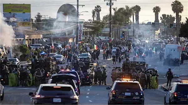 المكسيك تندد بالعنف خلال احتجاجات لوس أنجلوس وتدعو إلى احترام حقوق المهاجرين. المكسيك تندد بالعنف خلال احتجاجات لوس أنجلوس وتدعو إلى احترام حقوق المهاجرين.