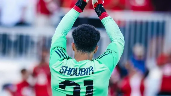 مصطفى شوبير يتواصل مع جمهور الأهلي بعد لقاء باتشوكا مصطفى شوبير يتواصل مع جمهور الأهلي بعد لقاء باتشوكا