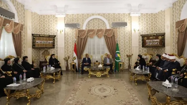 محافظ المنيا يرحب بالمعزين بمناسبة عيد الأضحى في المقر الرسمي للإدارة محافظ المنيا يرحب بالمعزين بمناسبة عيد الأضحى في المقر الرسمي للإدارة