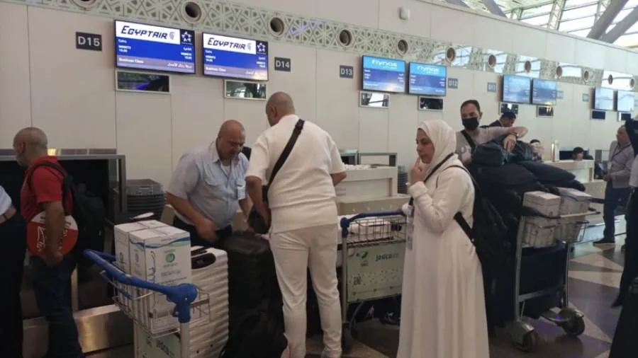 مصر للطيران تطلق خدمات النقل الجوي لإعادة الحجاج من الأماكن المقدسة مصر للطيران تطلق خدمات النقل الجوي لإعادة الحجاج من الأماكن المقدسة