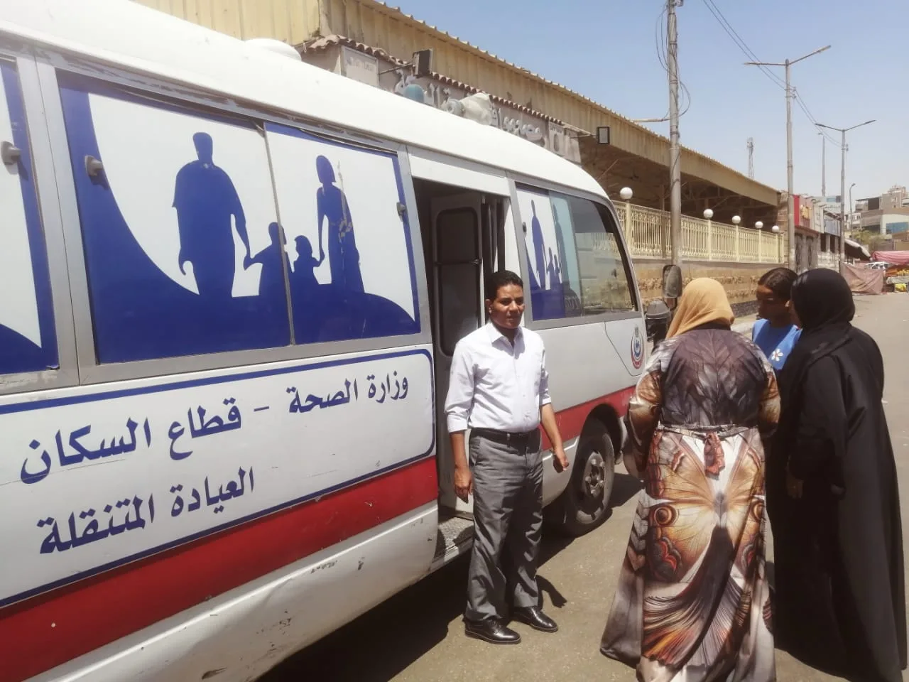 إحالة المتغيبين إلى الشؤون القانونية.. وكيل وزارة الصحة في الأقصر يتابع إجراءات الحجر الصحي بالمطار إحالة المتغيبين إلى الشؤون القانونية.. وكيل وزارة الصحة في الأقصر يتابع إجراءات الحجر الصحي بالمطار