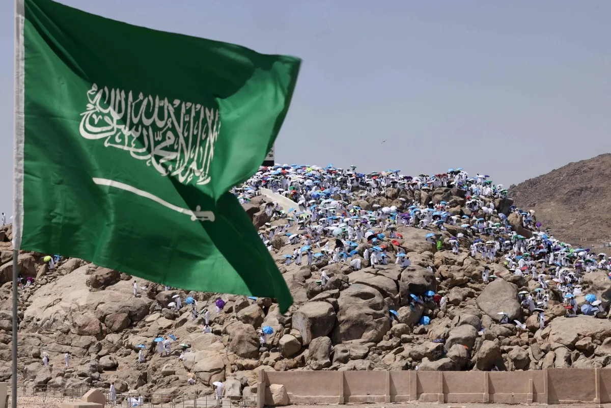 السعودية تنبه الحجاج بضرورة المغادرة قبل انتهاء التأشيرة وت warning المخالفين. السعودية تنبه الحجاج بضرورة المغادرة قبل انتهاء التأشيرة وت warning المخالفين.