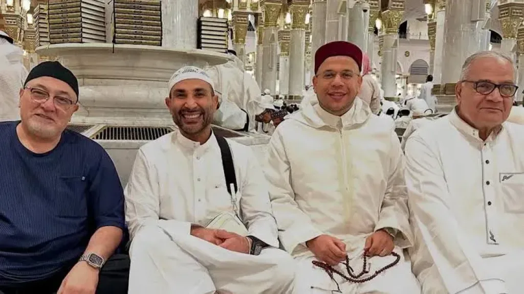أحمد سعد: من مناسك الحج إلى حفلة الساحل.. قصة صورتين أثارت ضجة على السوشيال ميديا أحمد سعد: من مناسك الحج إلى حفلة الساحل.. قصة صورتين أثارت ضجة على السوشيال ميديا