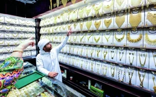 «العيد» ينشط رغبة الشراء في هدايا المجوهرات الذهبية «العيد» ينشط رغبة الشراء في هدايا المجوهرات الذهبية
