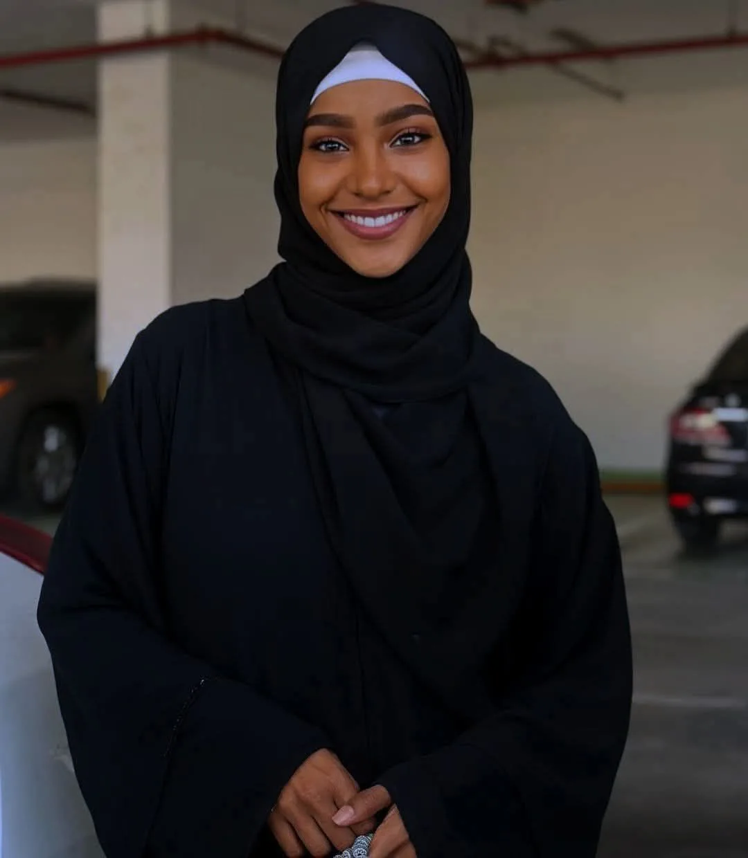 شاهد بالصور: عارضة الأزياء السودانية تسابيح دياب تُذهل الجميع بالحجاب بعد أداء مناسك الحج والجمهور يصفها بـ “ملكة جمال الكون” شاهد بالصور: عارضة الأزياء السودانية تسابيح دياب تُذهل الجميع بالحجاب بعد أداء مناسك الحج والجمهور يصفها بـ “ملكة جمال الكون”