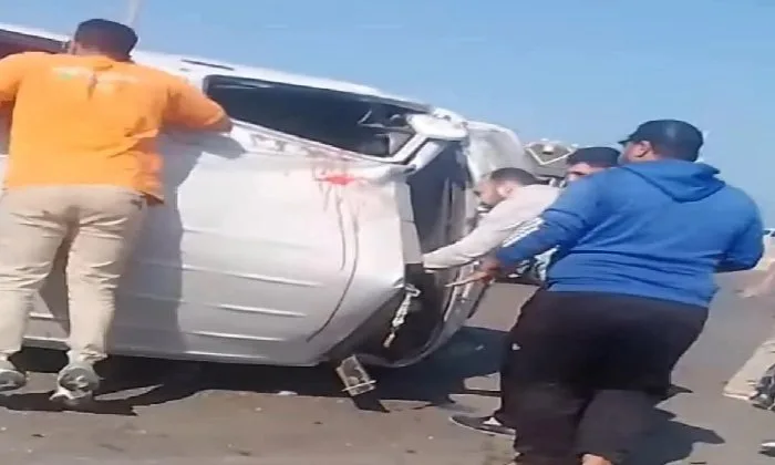 حالات طارئة.. إصابة 3 أفراد جراء انقلاب ميكروباص بالقرب من المطار في الإسكندرية حالات طارئة.. إصابة 3 أفراد جراء انقلاب ميكروباص بالقرب من المطار في الإسكندرية