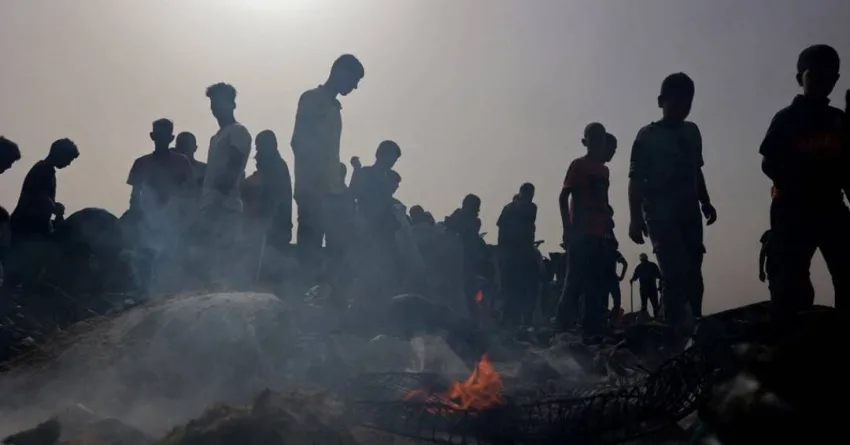 استشهاد سبعة فلسطينيين نتيجة قصف الاحتلال لخيام النازحين في منطقة المواصي استشهاد سبعة فلسطينيين نتيجة قصف الاحتلال لخيام النازحين في منطقة المواصي