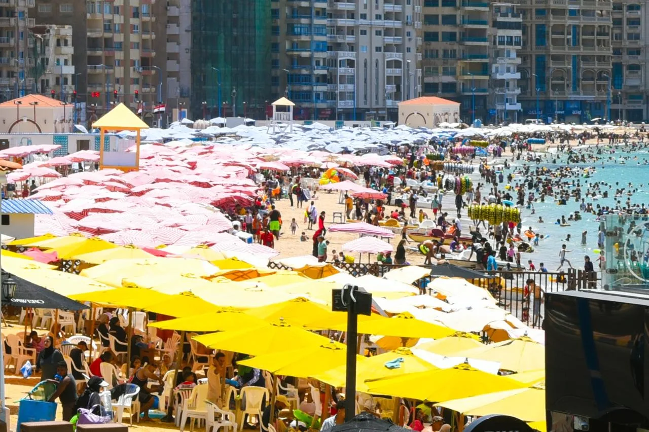 عيد مليء بالفرح: تفاصيل حول إقبال الزوار والمصطافين على الإسكندرية خلال الاحتفالات. عيد مليء بالفرح: تفاصيل حول إقبال الزوار والمصطافين على الإسكندرية خلال الاحتفالات.