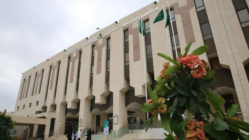 الرعاية الطبية السريعة تُنقذ حياة حاج بنغلاديشي تعرض لأزمة قلبية مفاجئة أثناء رمي الجمرات. الرعاية الطبية السريعة تُنقذ حياة حاج بنغلاديشي تعرض لأزمة قلبية مفاجئة أثناء رمي الجمرات.