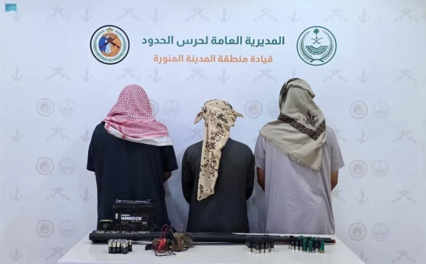 إلقاء القبض على ثلاثة أشخاص بتهمة الصيد غير المرخص في ينبع. إلقاء القبض على ثلاثة أشخاص بتهمة الصيد غير المرخص في ينبع.