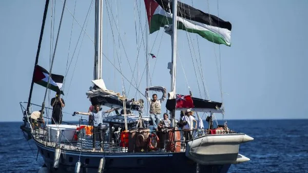 مواجهة بحرية.. ظهور سفينة مادلين في ميناء محتَل يثير غضبًا عالميًا مواجهة بحرية.. ظهور سفينة مادلين في ميناء محتَل يثير غضبًا عالميًا