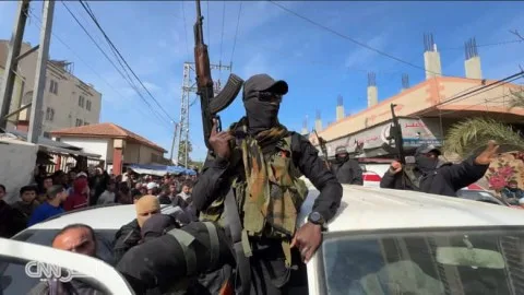 تقارير عبرية: عناصر الفصائل المسلحة في غزة متورطون في تهريب وبيع المخدرات والابتزاز تحت إشراف جهاز “الشاباك” تقارير عبرية: عناصر الفصائل المسلحة في غزة متورطون في تهريب وبيع المخدرات والابتزاز تحت إشراف جهاز “الشاباك”